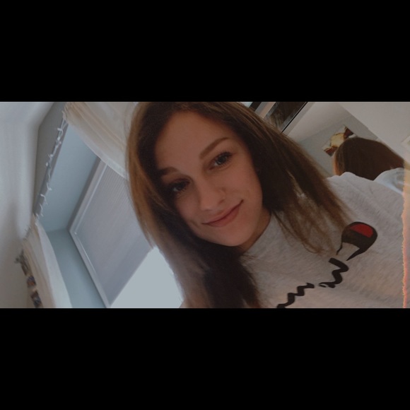 Meet your Posher, Megan - Picture 3 of 3